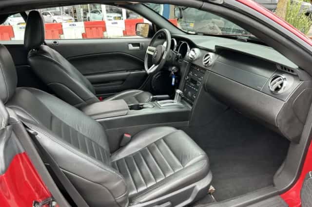 Ford Mustang (2008) thumbnail 3