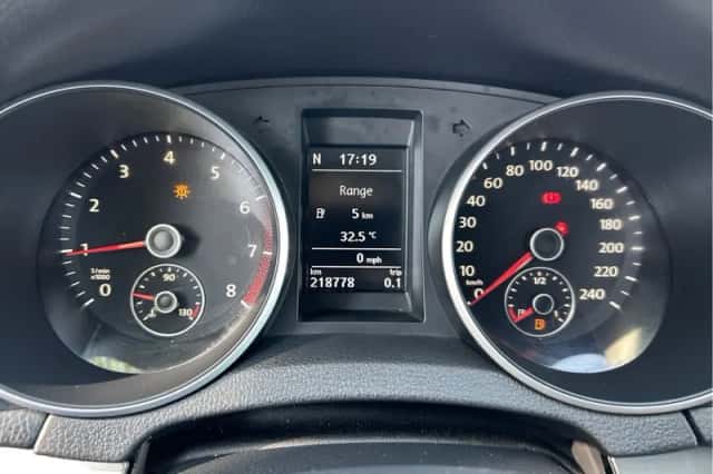Volkswagen Golf (2011) thumbnail 6