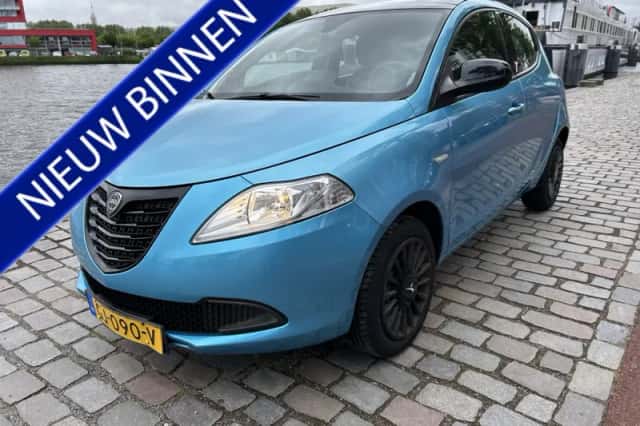 Lancia Ypsilon (2015) thumbnail 1