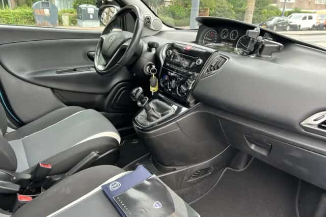 Lancia Ypsilon (2015) thumbnail 3