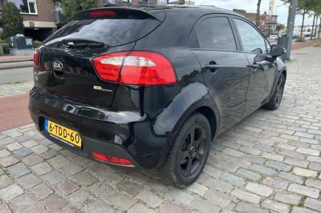 Kia Rio (2014) thumbnail 2