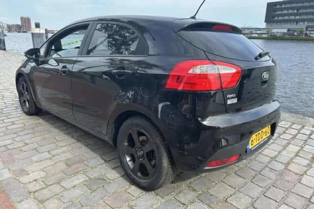 Kia Rio (2014) thumbnail 5
