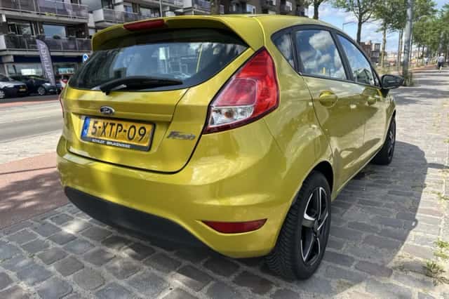 Ford Fiesta (2014) thumbnail 2