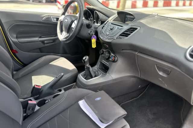 Ford Fiesta (2014) thumbnail 3