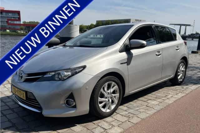 Toyota Auris (2014) thumbnail 1