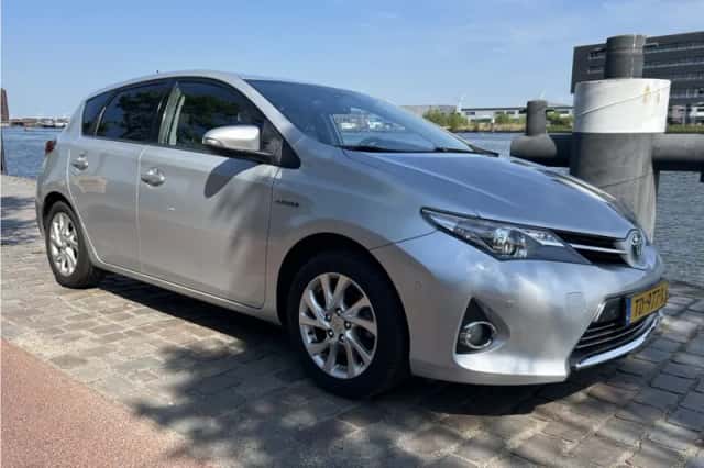 Toyota Auris (2014) thumbnail 4