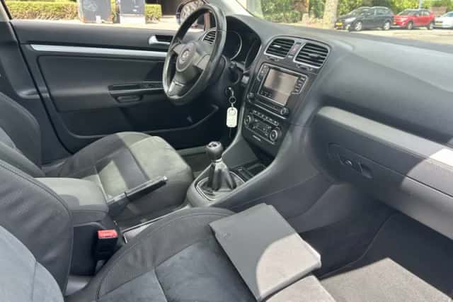 Volkswagen Golf (2011) thumbnail 3