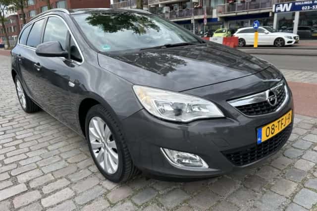 Opel Astra (2012) thumbnail 4