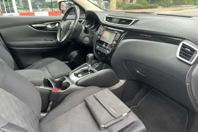 Nissan Qashqai (2017) thumbnail 3