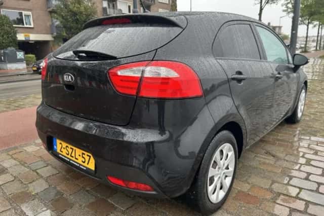 Kia Rio (2014) thumbnail 2