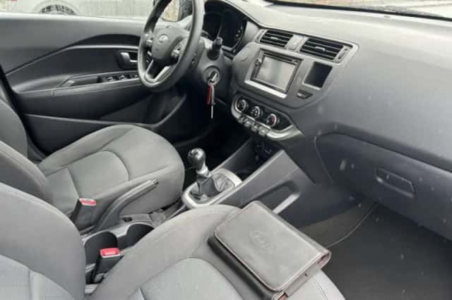 Kia Rio (2014) thumbnail 3