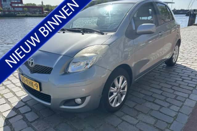 Toyota Yaris (2009) thumbnail 1