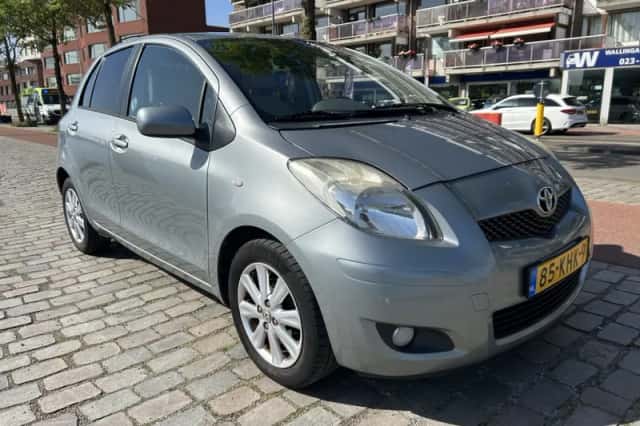 Toyota Yaris (2009) thumbnail 4