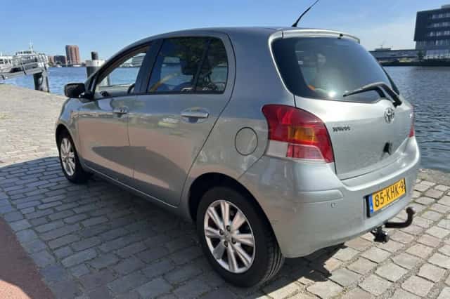 Toyota Yaris (2009) thumbnail 5