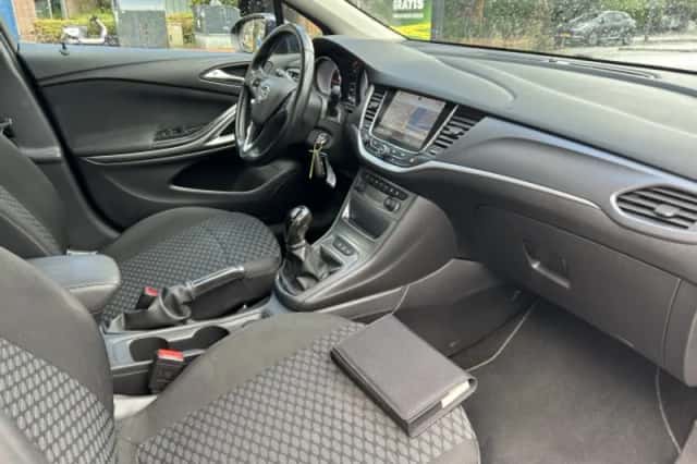 Opel Astra (2018) thumbnail 3
