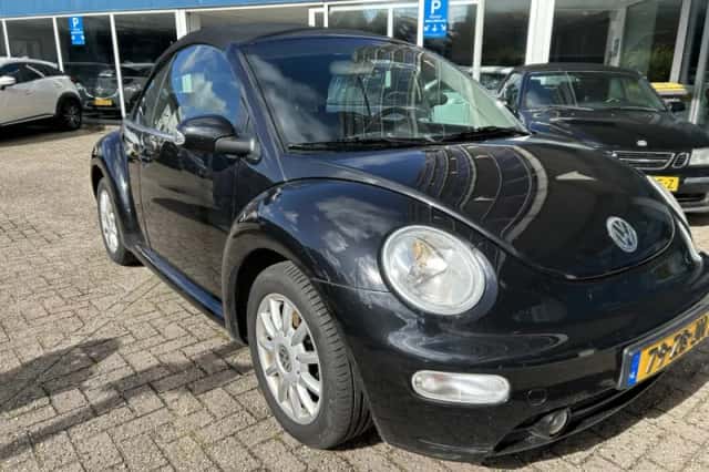 Volkswagen New Beetle (2004) thumbnail 4