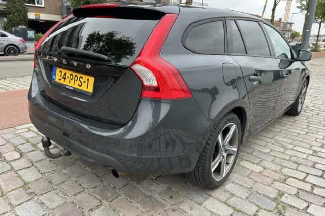 Volvo V60 (2011) thumbnail 2