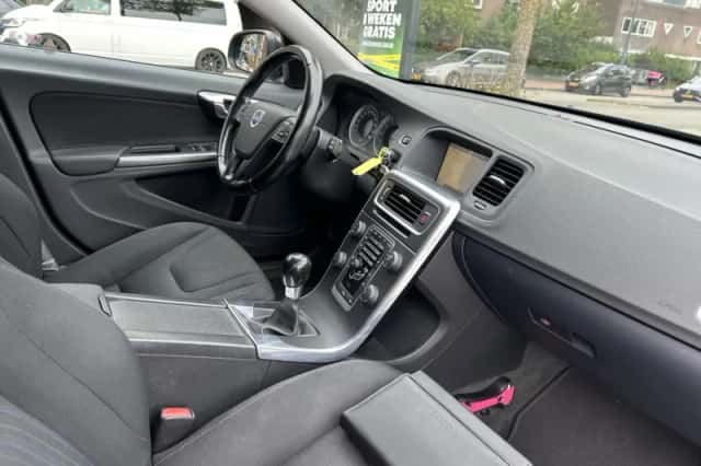 Volvo V60 (2011) thumbnail 3