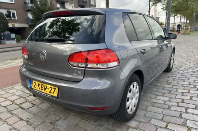 Volkswagen Golf (2011) thumbnail 2