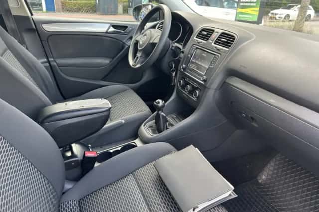 Volkswagen Golf (2011) thumbnail 3