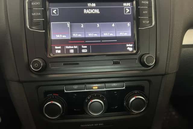 Volkswagen Golf (2011) thumbnail 6