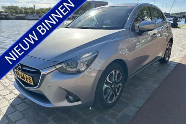 Mazda 2 (2015) thumbnail 1