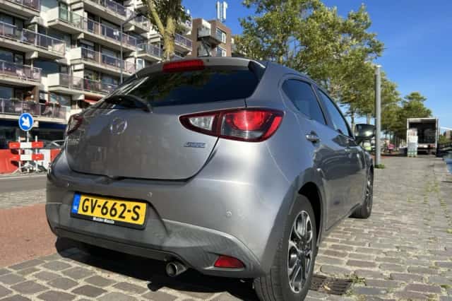Mazda 2 (2015) thumbnail 2