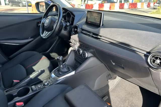 Mazda 2 (2015) thumbnail 3