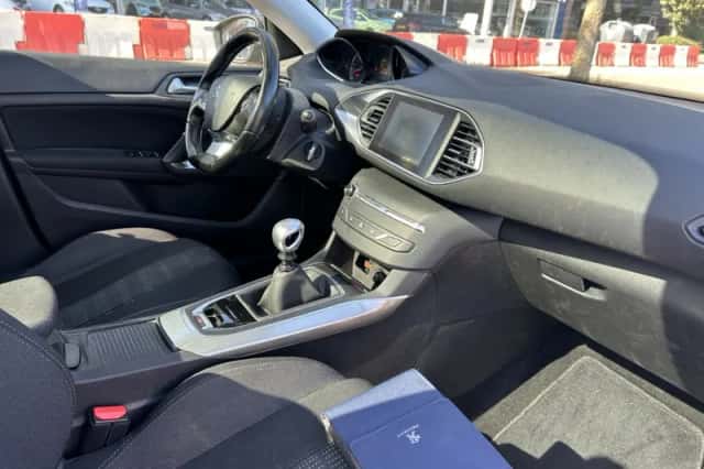 Peugeot 308 (2016) thumbnail 3