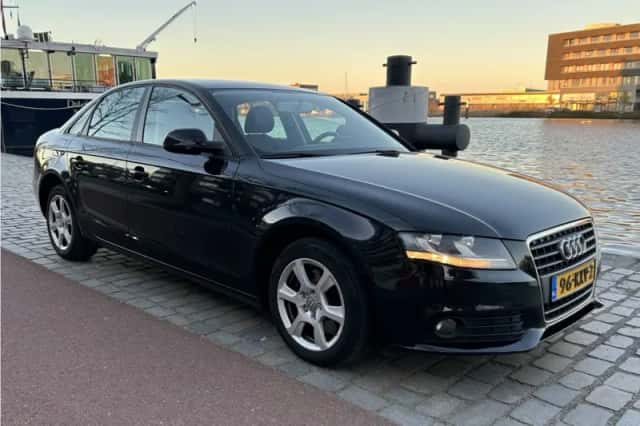 Audi A4 (2010) thumbnail 4