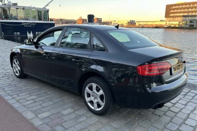 Audi A4 (2010) thumbnail 5