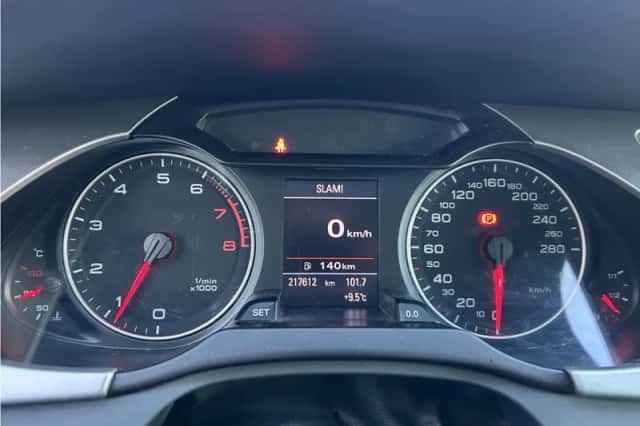 Audi A4 (2010) thumbnail 6