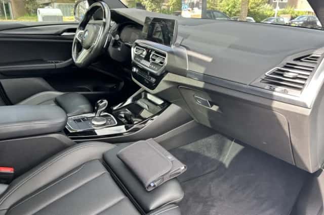 BMW X3 (2022) thumbnail 3