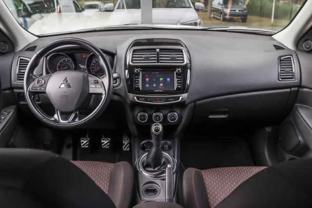 Mitsubishi ASX (2017) thumbnail 2