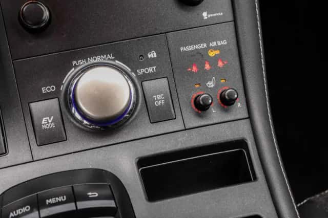 Lexus CT (2016) thumbnail 5
