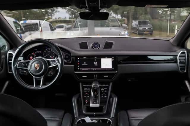 Porsche Cayenne Coupé (2022) thumbnail 2