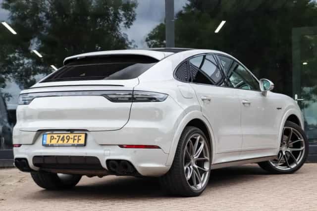 Porsche Cayenne Coupé (2022) thumbnail 3