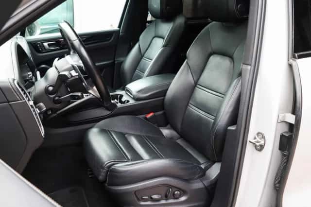 Porsche Cayenne Coupé (2022) thumbnail 4