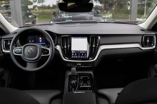 Volvo V60 (2025) thumbnail 2