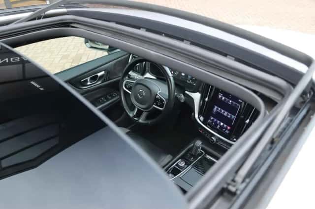 Volvo V60 (2021) thumbnail 5
