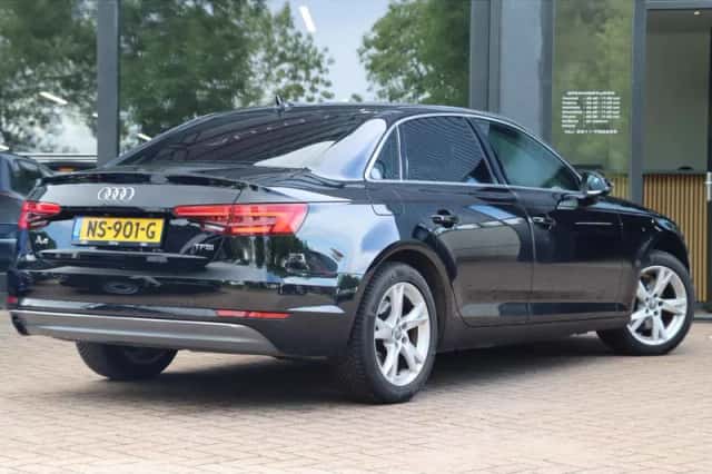 Audi A4 (2017) thumbnail 5