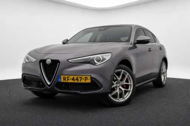 Alfa Romeo Stelvio (2017) thumbnail 1