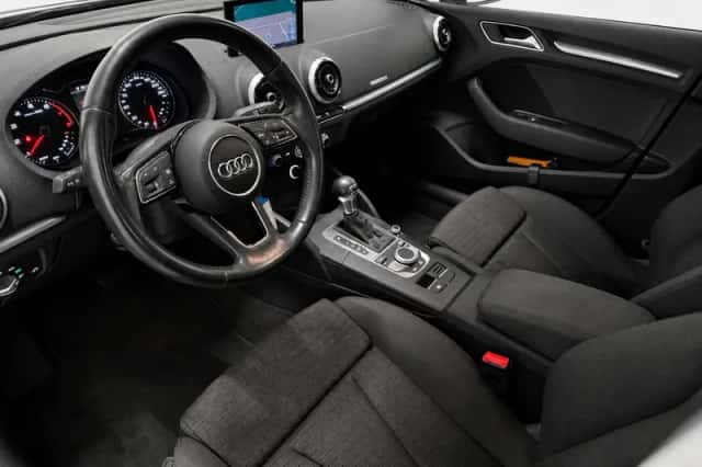 Audi A3 (2016) thumbnail 2