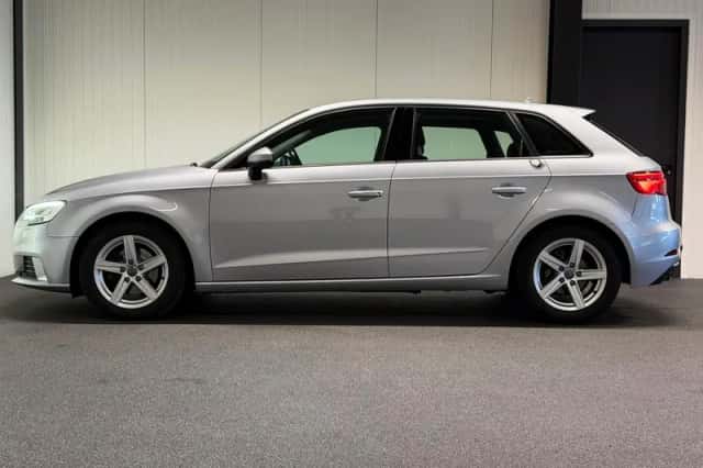 Audi A3 (2016) thumbnail 3