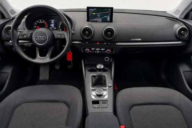 Audi A3 (2017) thumbnail 2