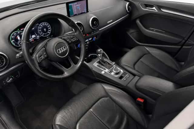Audi A3 (2018) thumbnail 2