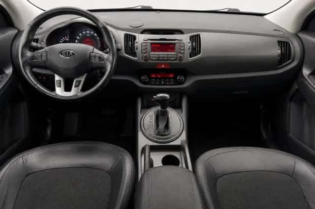 Kia Sportage (2010) thumbnail 2