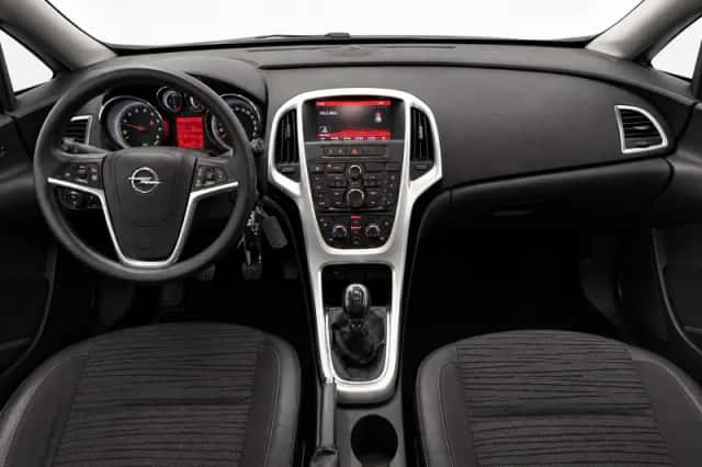 Opel Astra (2014) thumbnail 2
