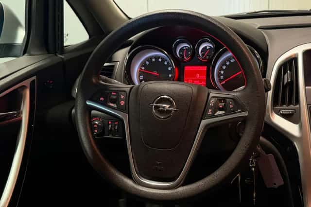 Opel Astra (2014) thumbnail 6