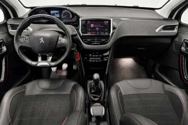 Peugeot 2008 (2018) thumbnail 2